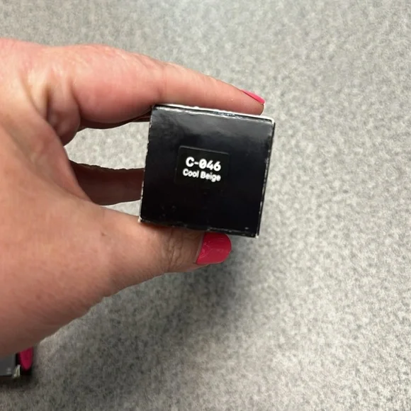 Bobbi Brown Weightless Skin Foundation SPF 15 Shade - Cool Beige - Picture 5 of 5